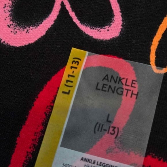 2 pair leggings bundle Women's Camo Hearts Brand New - Picture 5 of 5